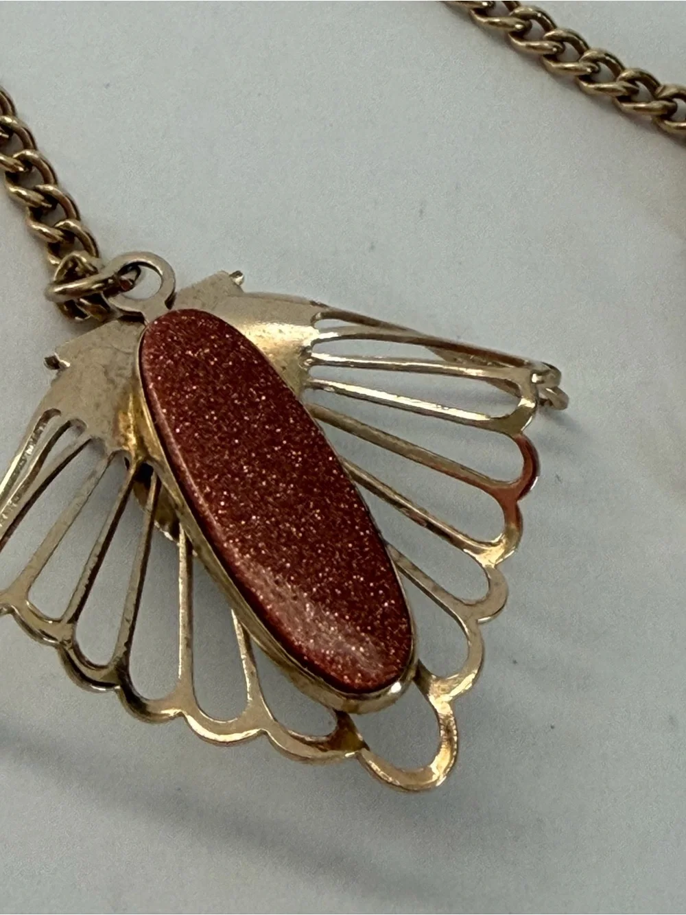VTG 1960’s Gold Tone Sweater Chain Clip On with Gold Stone Inlay